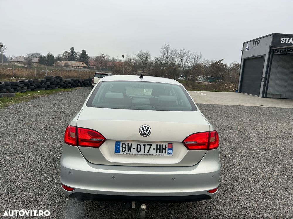 Volkswagen Jetta 1.6 TDI DSG Comfortline - 2
