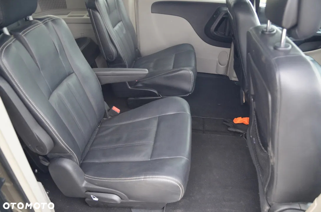 Chrysler Town & Country 3.6 Touring - 11