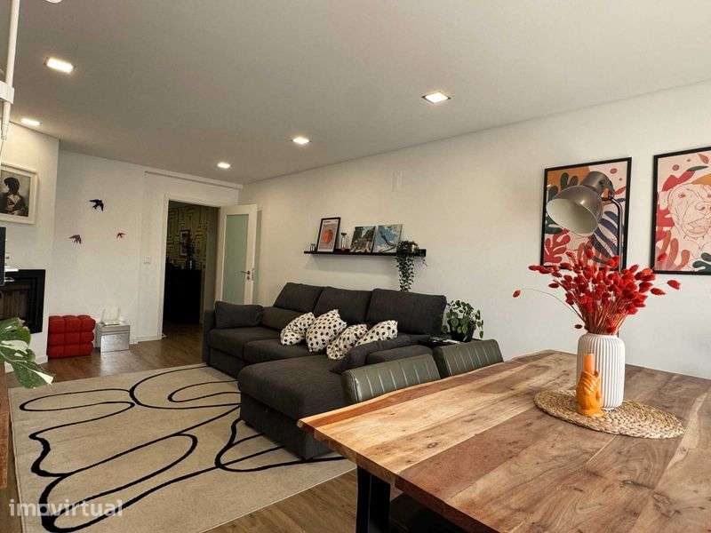 Apartamento T3 Renovado com Garagem e Arrumos - Centro de Braga - Grande imagem: 3/12