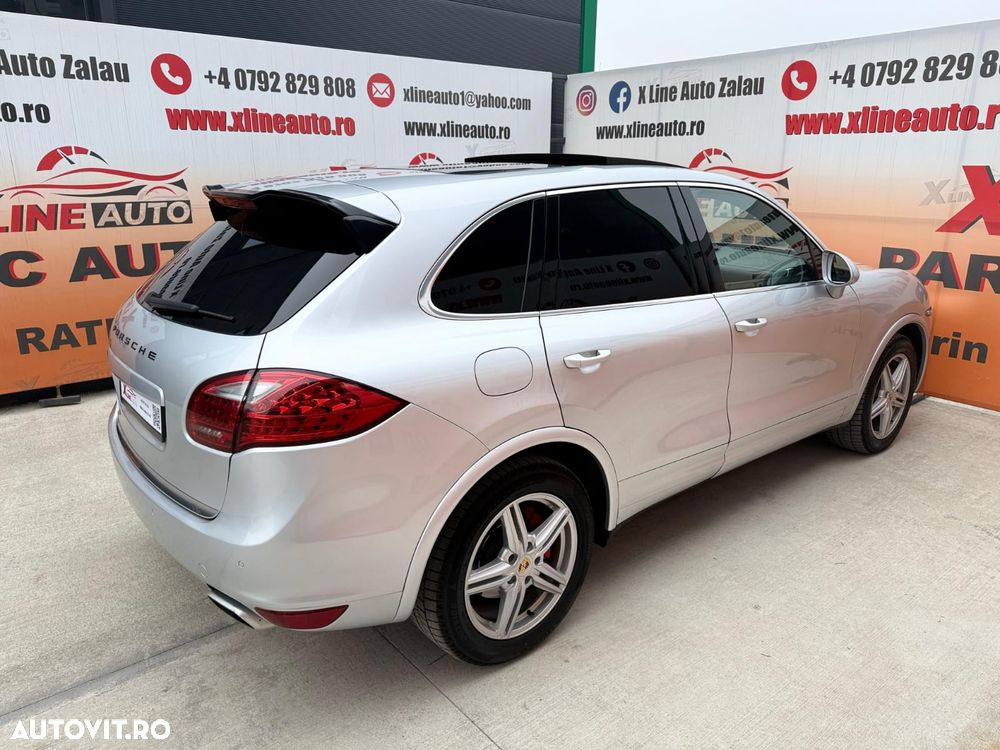Porsche Cayenne 2011 photo 2