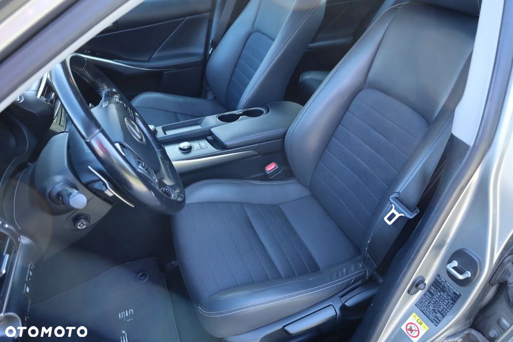 Lexus IS 200t Elegance - 12