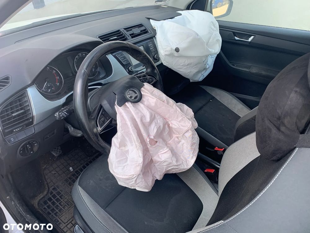 SKODA FABIA 2015 *SAMOCHÓD NA CZĘŚCI* 4514 9P / F9E MASKA, LAMPA, DRZWI, LUSTERKO, ZDERZAK, GRILL, BŁOTNIK, KLAPA, BELKA, DESKA, FOTELE, KANAPA, ĆWIARTKA KIEROWNICA, TARCZE, ZACISKI, ZAWIESZENIE, KOMPLETNY PRZÓD, KOMPLETNY TYŁ, LICZNIK, ZEGARY, PRAWE LEWE PRZÓD TYŁ - 5