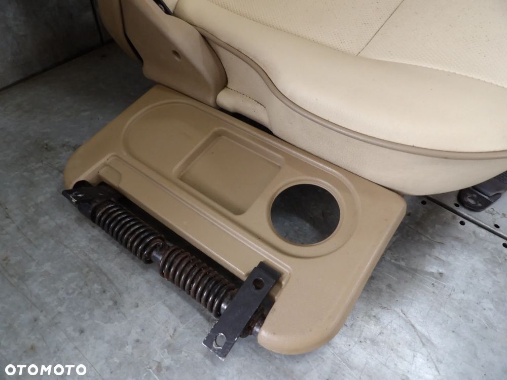 LAND ROVER DISCOVERY II FOTEL LEWY PRAWY TYŁ 3 RZĄD KOMPLET - 5