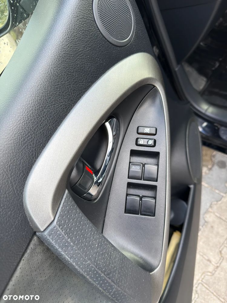 Toyota RAV4 2.0 VVT-i Premium - 8