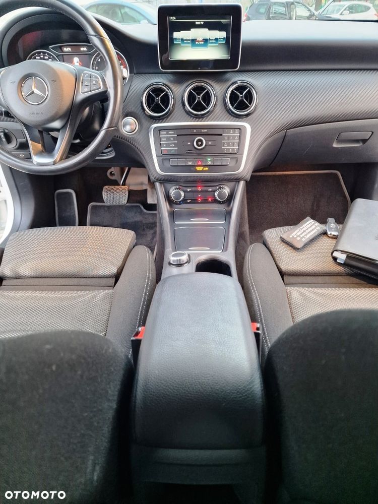 Mercedes-Benz GLA - 37