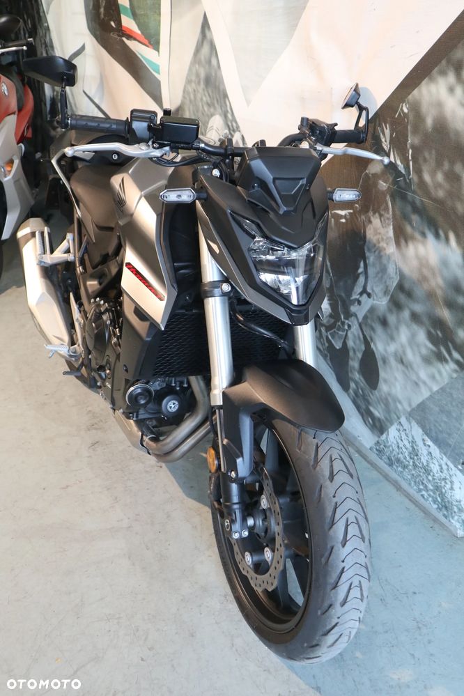 Honda Hornet - 16