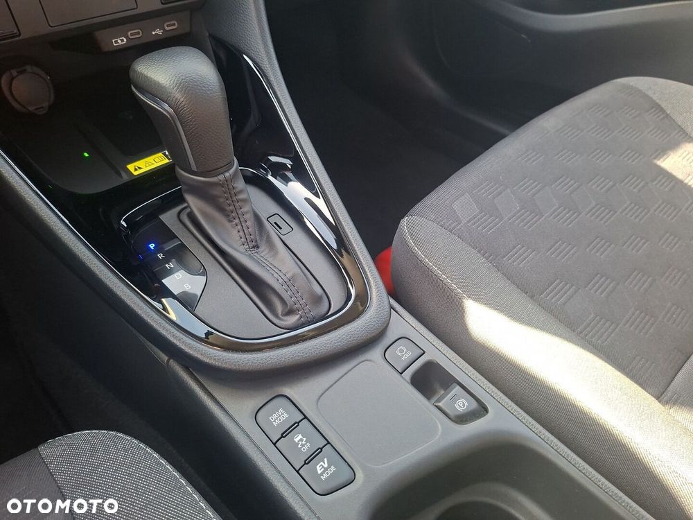 Toyota Yaris Hybrid 1.5 Style - 24
