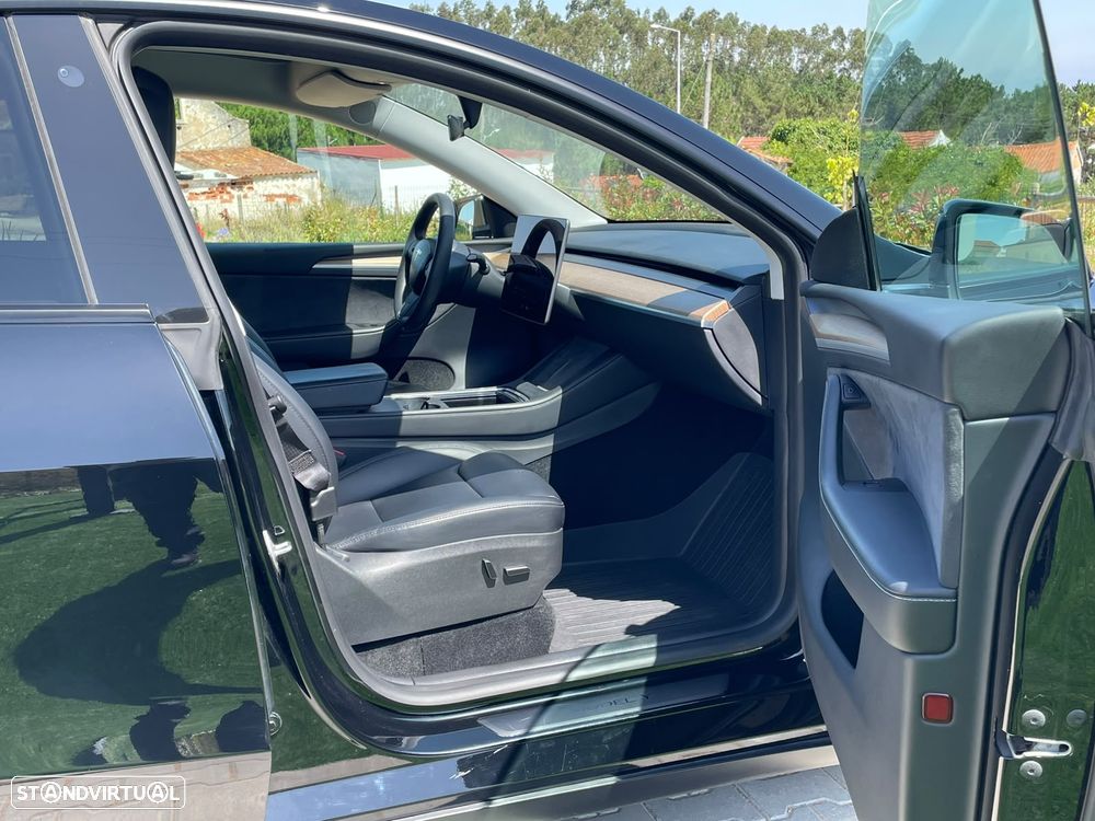 Tesla Model Y - 18