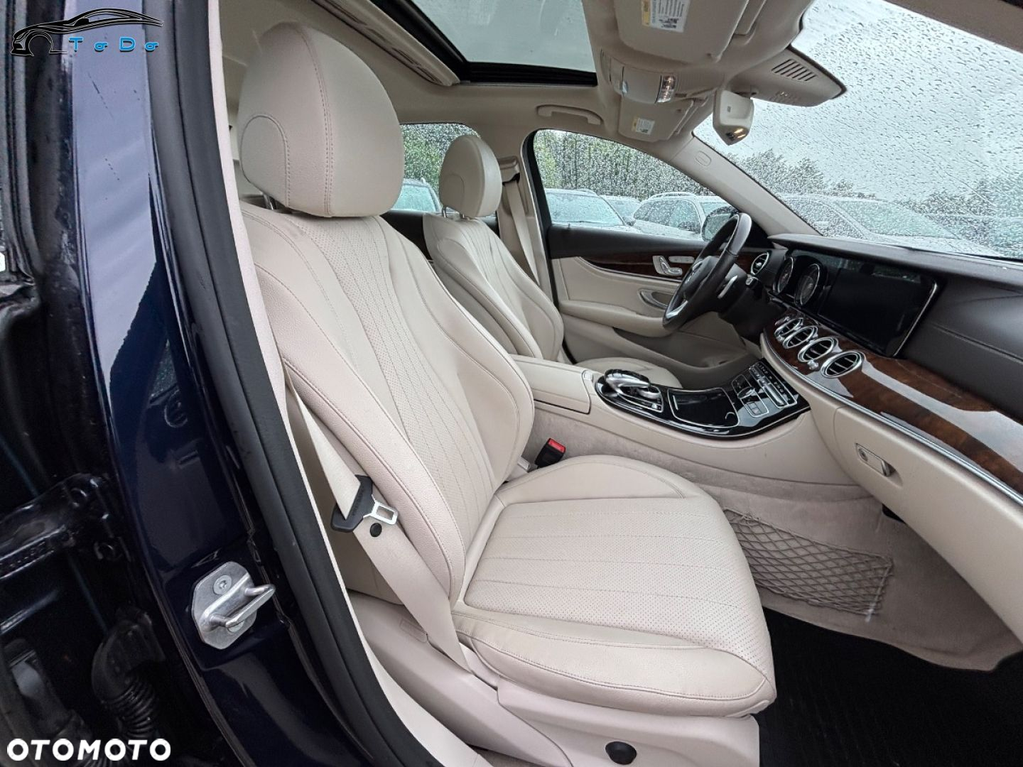 Mercedes-Benz Klasa E 300 9G-TRONIC - 25