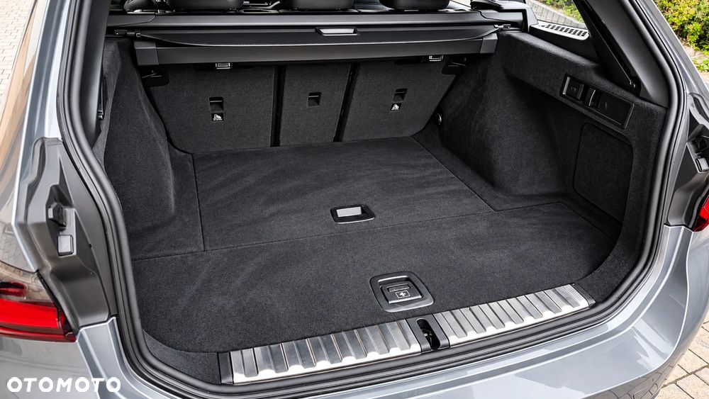BMW Seria 3 330i xDrive M Sport Edition sport - 38