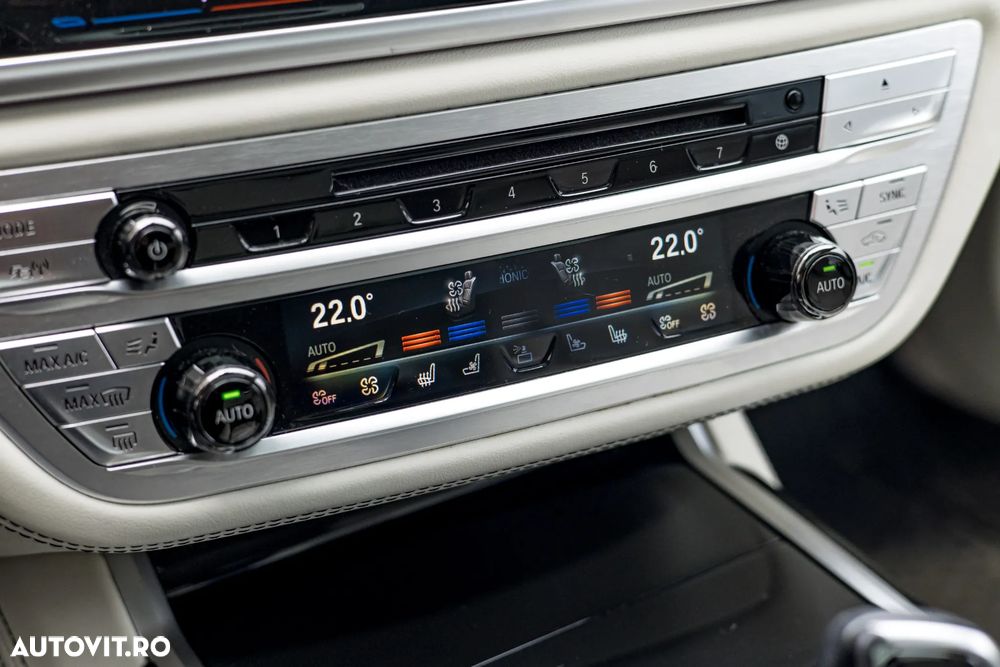 BMW Seria 7 730d xDrive MHEV - 29