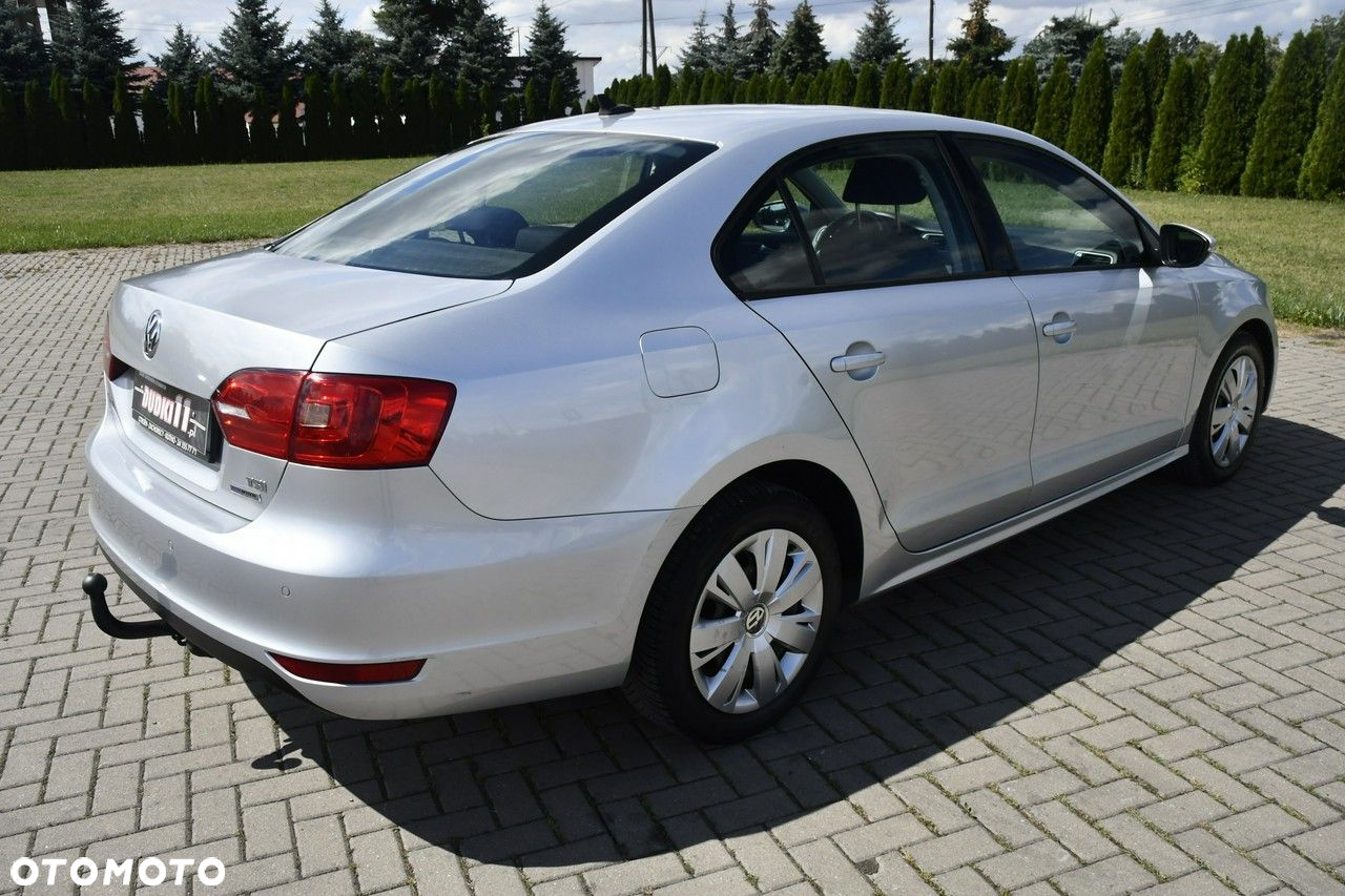 Volkswagen Jetta - 8