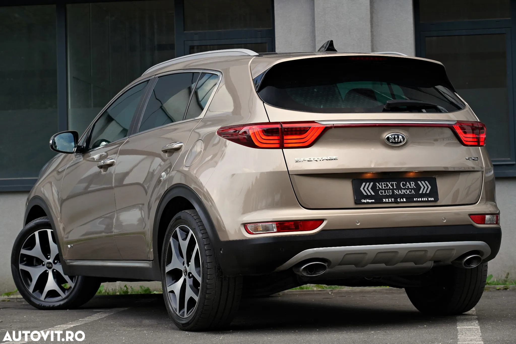 Kia Sportage 2,0 CRDI AWD Aut. GT Line - 4