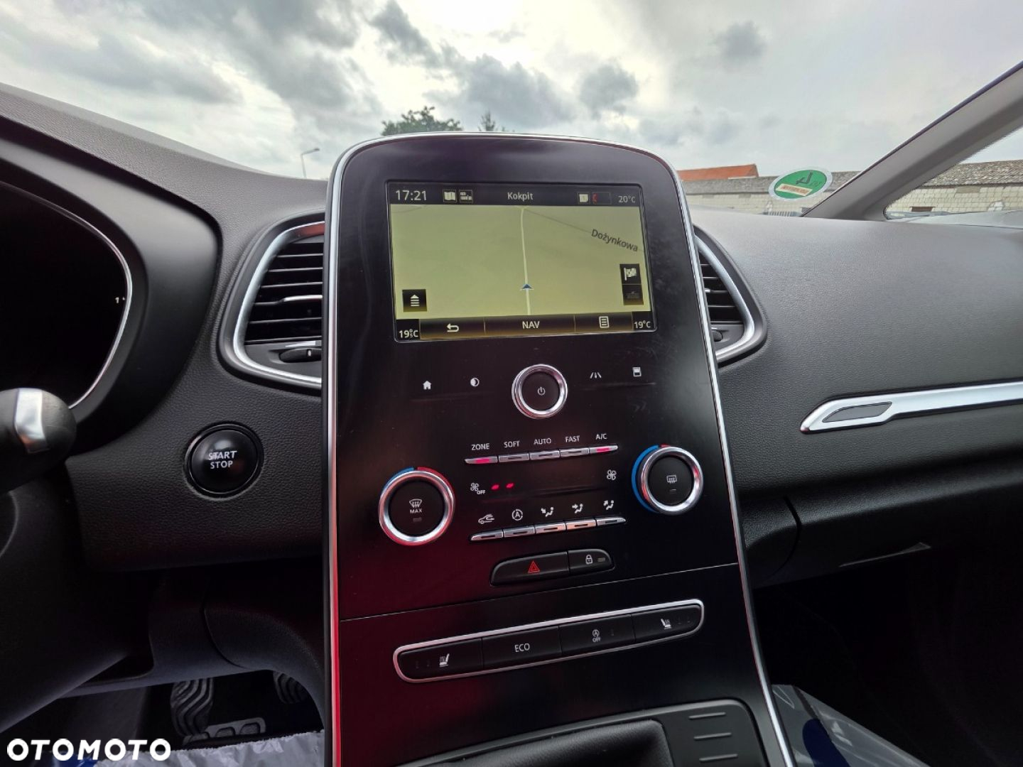 Renault Grand Scenic - 12