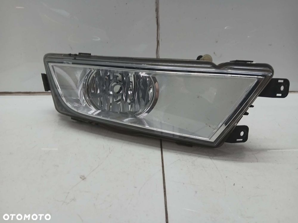 SKODA OCTAVIA 3 III (5E) 12-16 LAMPA PRZECIWMGIELNA HALOGEN PRAWY 5e0941700d