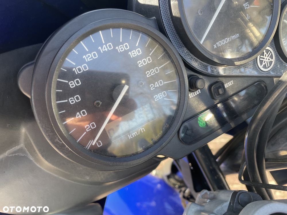 Yamaha FZS - 6