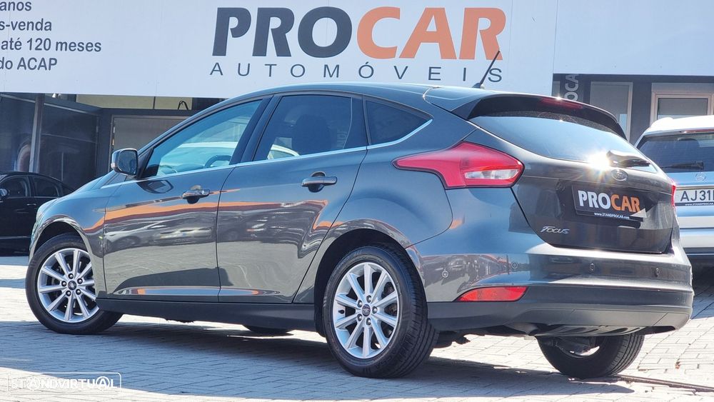 Ford Focus 1.5 TDCi EcoBlue Titanium - 32