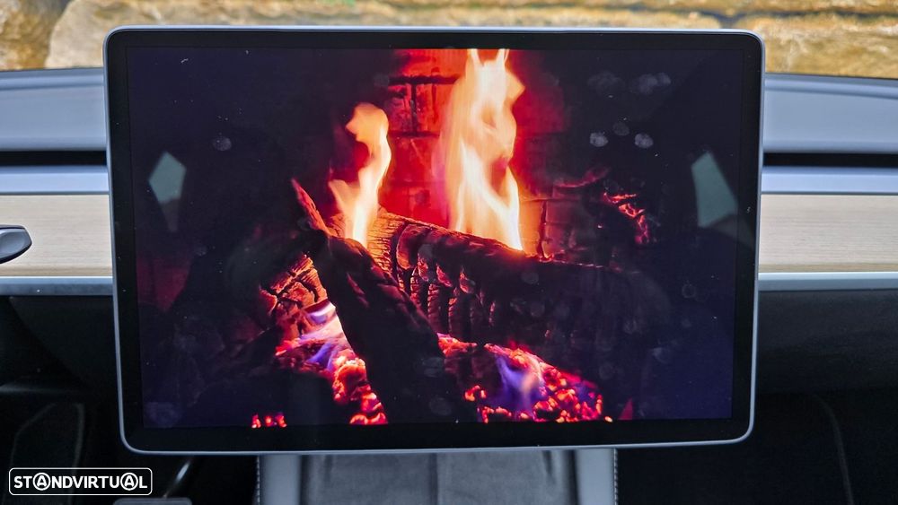 Tesla Model Y Long Range Tração Integral - 24