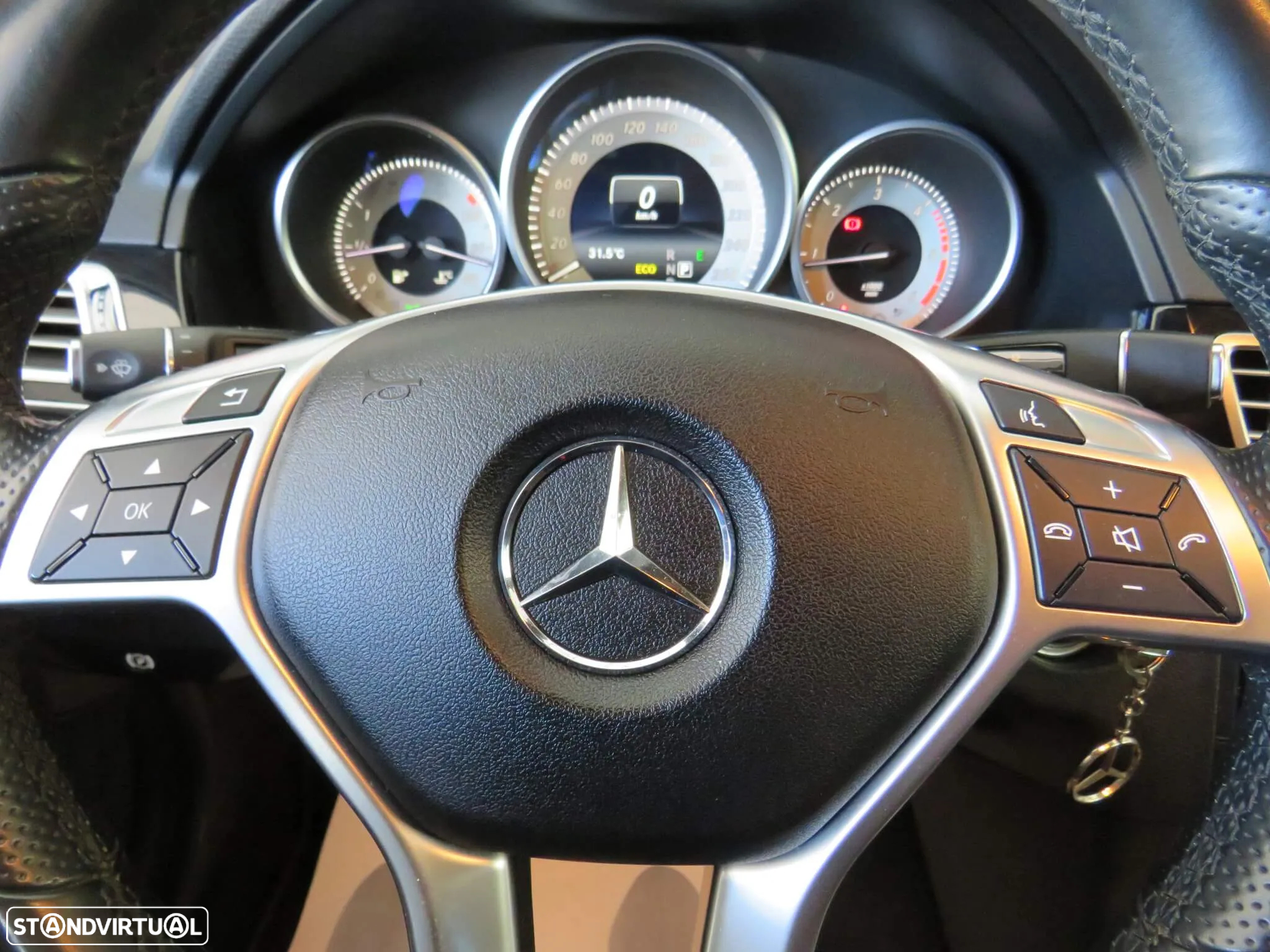 Mercedes-Benz E 250 BlueTEC Avantgarde Auto. - 17