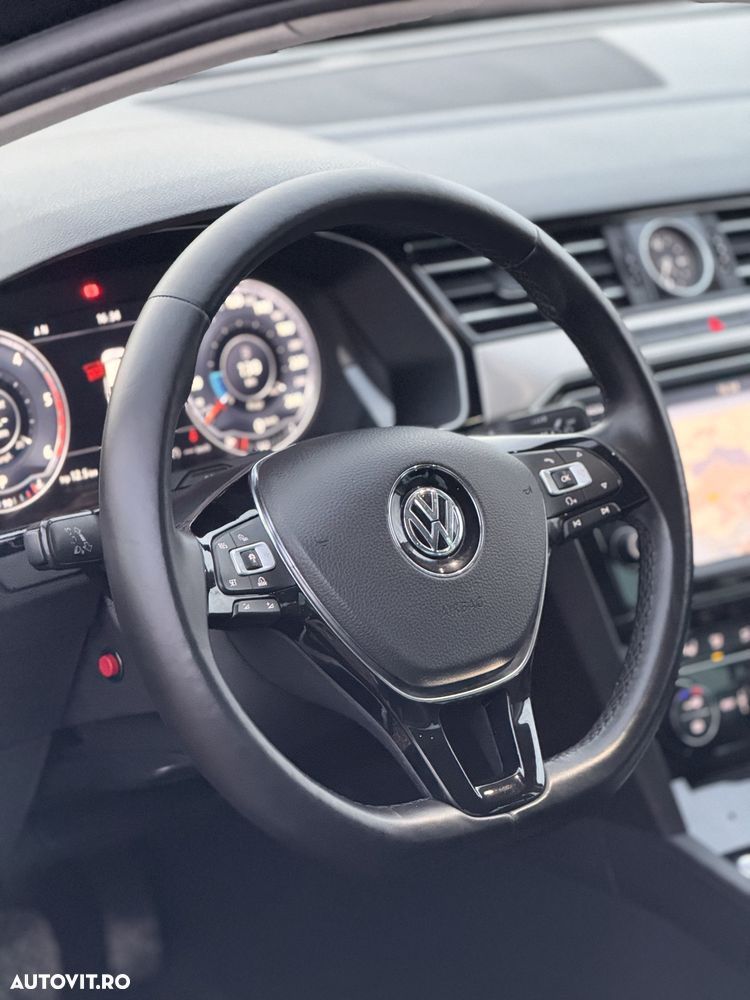 Volkswagen Passat 2.0 TDI DSG Highline - 23
