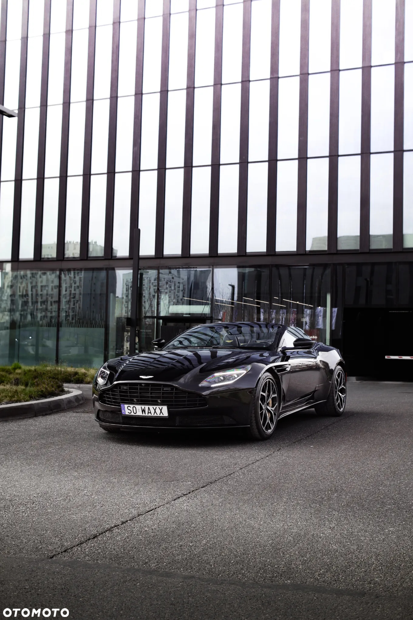 Aston Martin DB11 - 2
