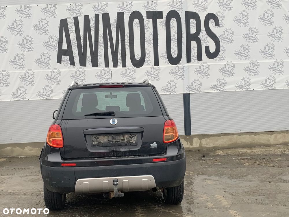 FIAT SEDICI 2006 *SAMOCHÓD NA CZĘŚCI* 3999 MASKA, LAMPA, DRZWI, LUSTERKO, ZDERZAK, GRILL, BŁOTNIK, KLAPA, BELKA, DESKA, FOTELE, KANAPA, ĆWIARTKA KIEROWNICA, TARCZE, ZACISKI, ZAWIESZENIE, KOMPLETNY PRZÓD, KOMPLETNY TYŁ, LICZNIK, ZEGARY, PRAWE LEWE PRZÓD TYŁ - 4