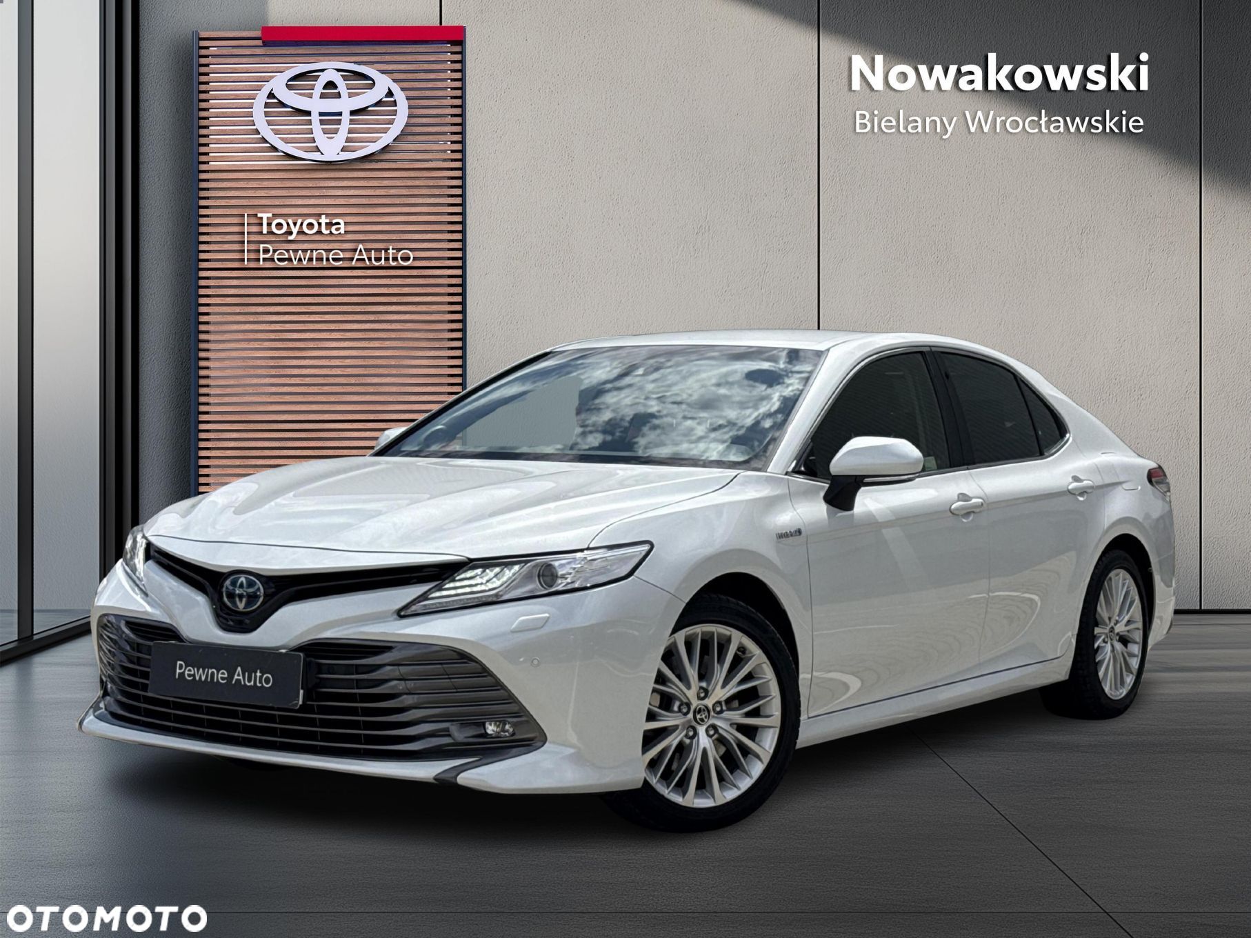 Toyota Camry - 1