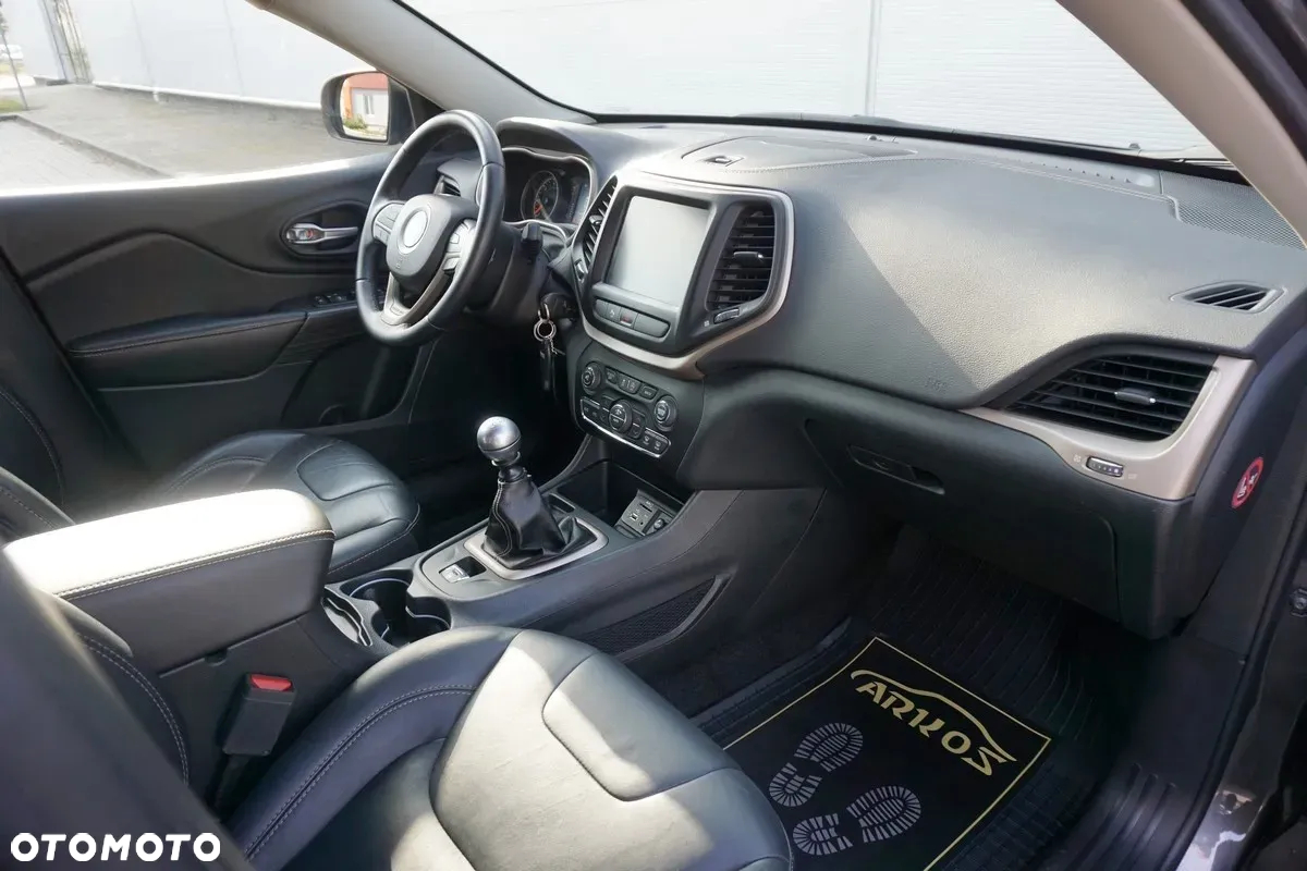 Jeep Cherokee - 26