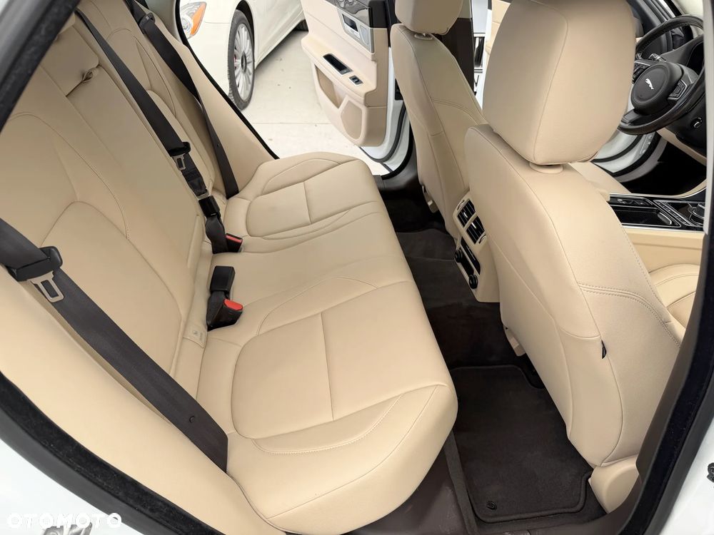 Jaguar XF 35t AWD Prestige - 8