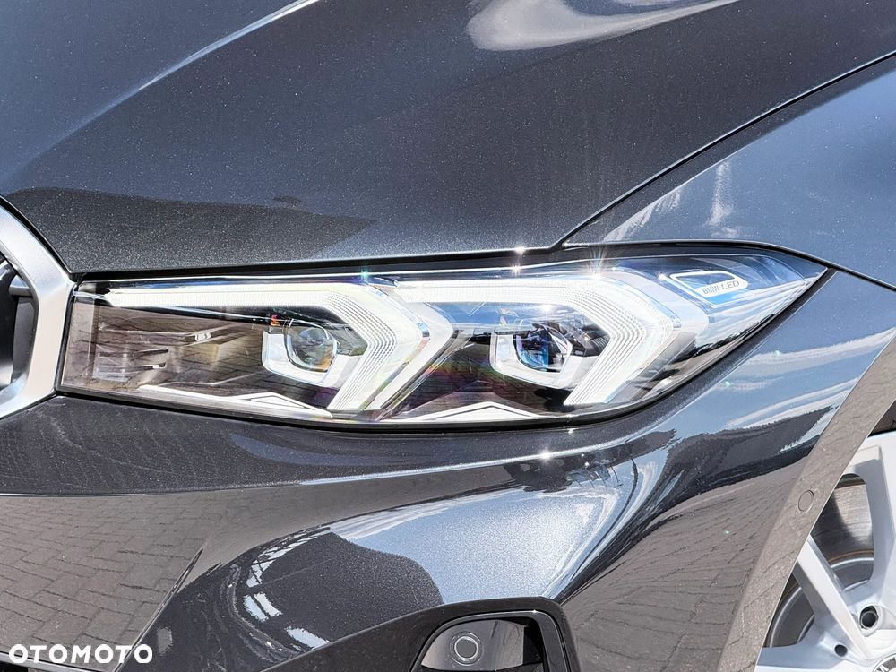 BMW Seria 3 320i sport - 11