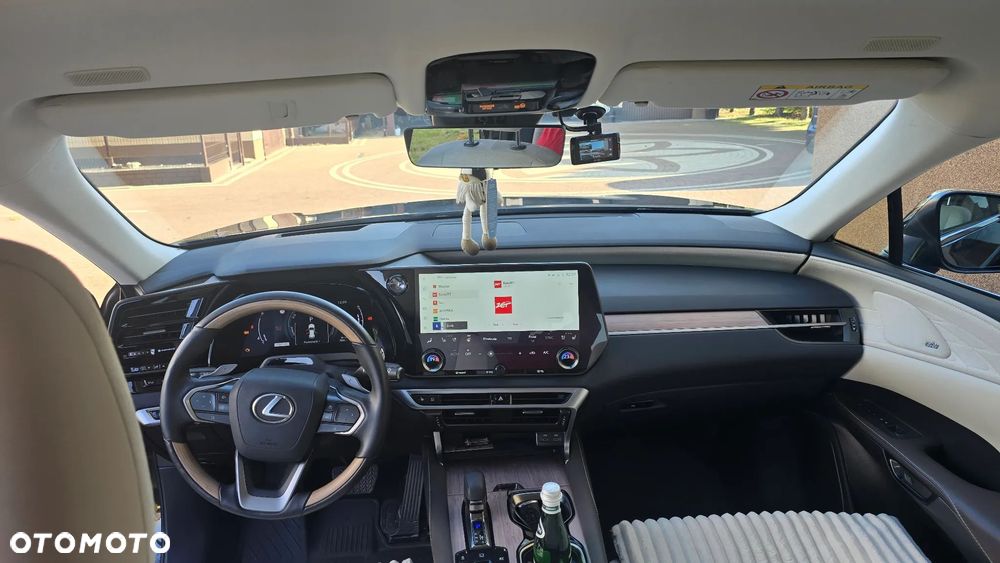 Lexus RX 350h Omotenashi - 15