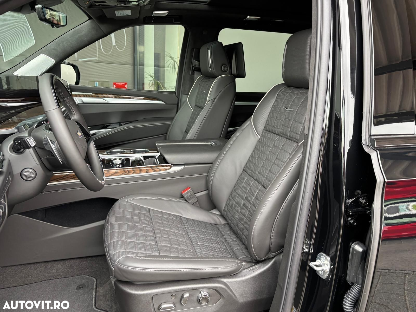 Cadillac Escalade - 11