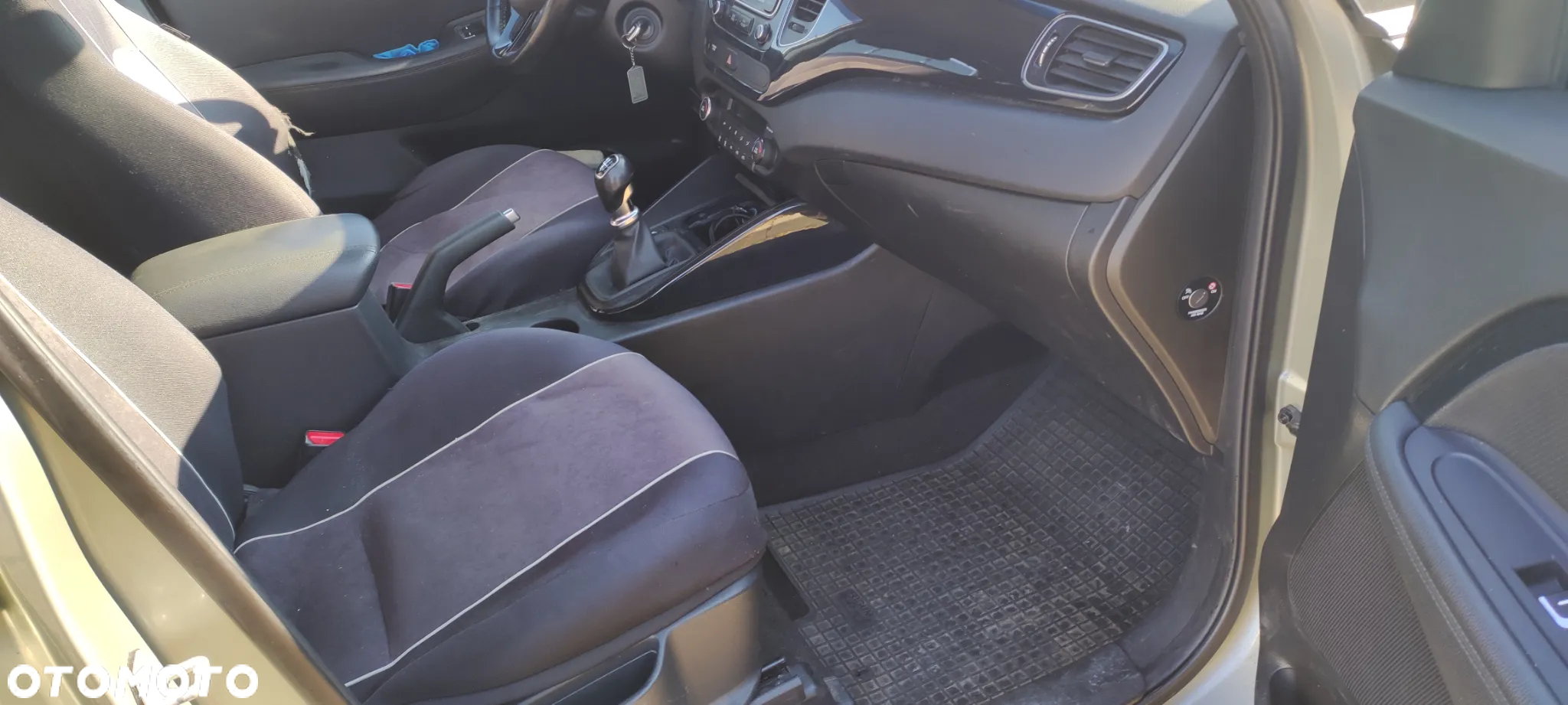 Kia Carens 1.6 GDI L 7os EU6 - 17