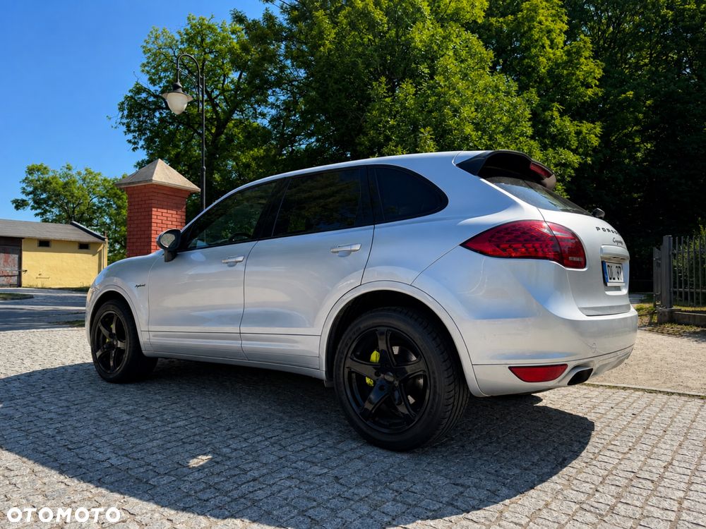 Porsche Cayenne - 4