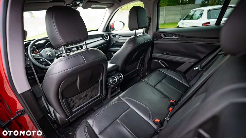 Alfa Romeo Stelvio - 13