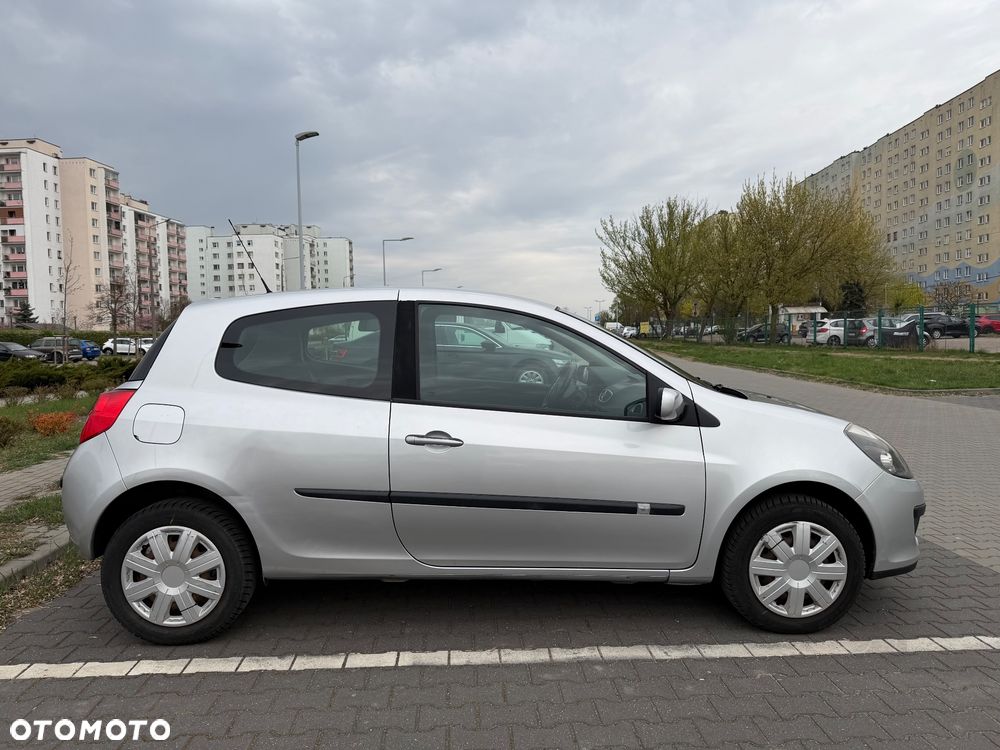 Renault Clio 1.2 16V 75 Expression - 8