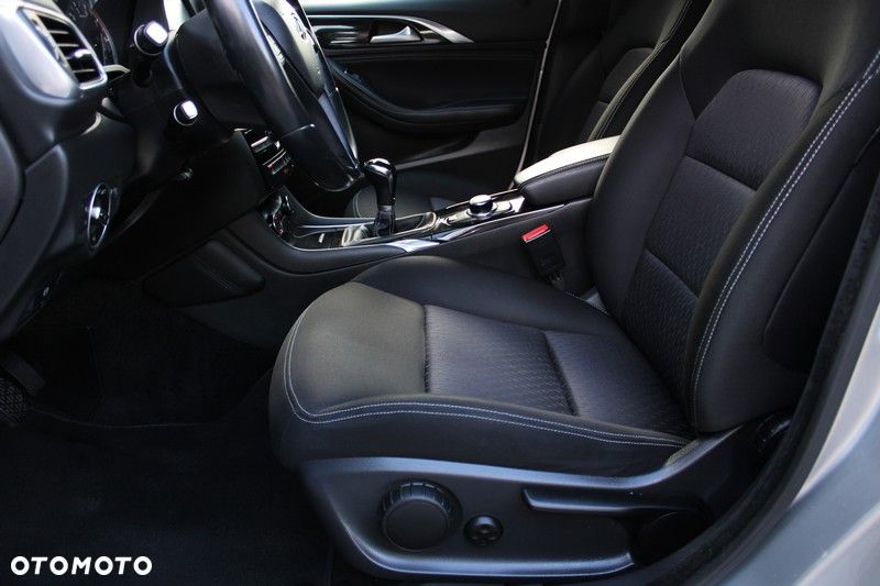 Infiniti Q30 - 25