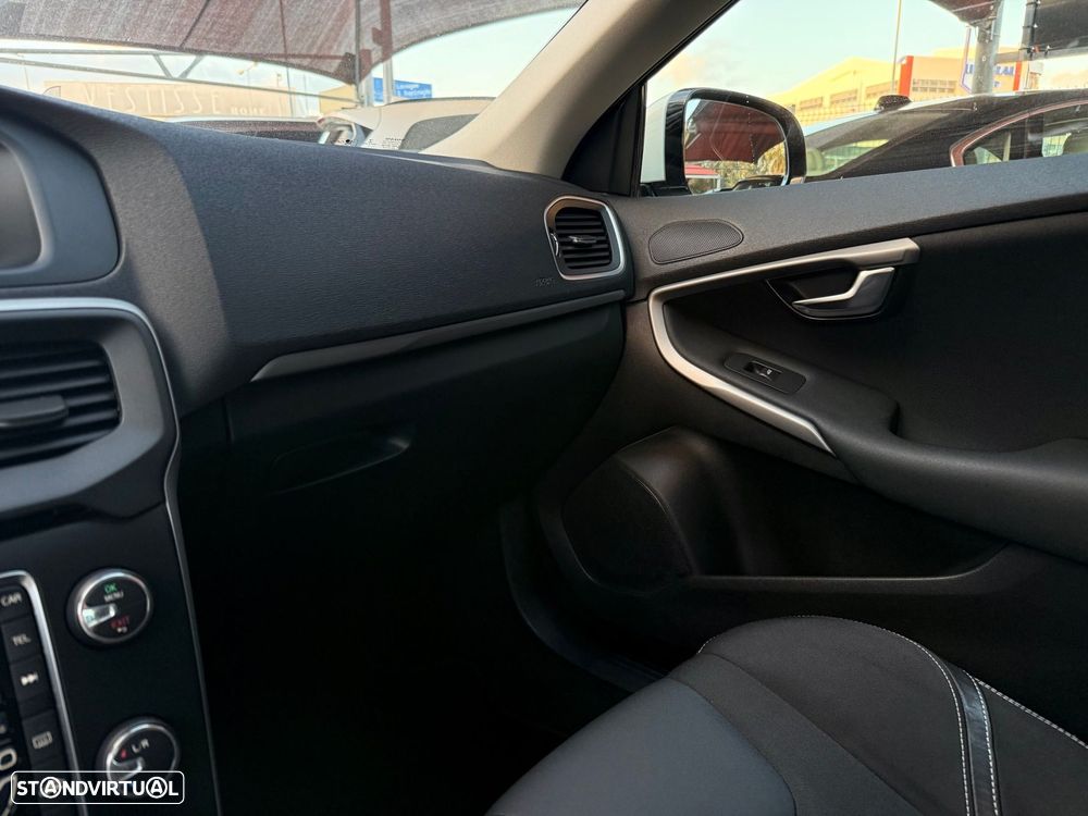 Volvo V40 1.6 D2 Summum - 19