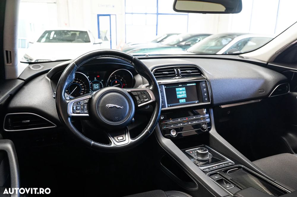 Jaguar F-Pace 20d AWD Aut. R-Sport - 28