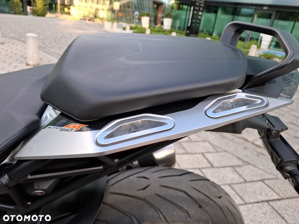 KTM Super Duke - 26
