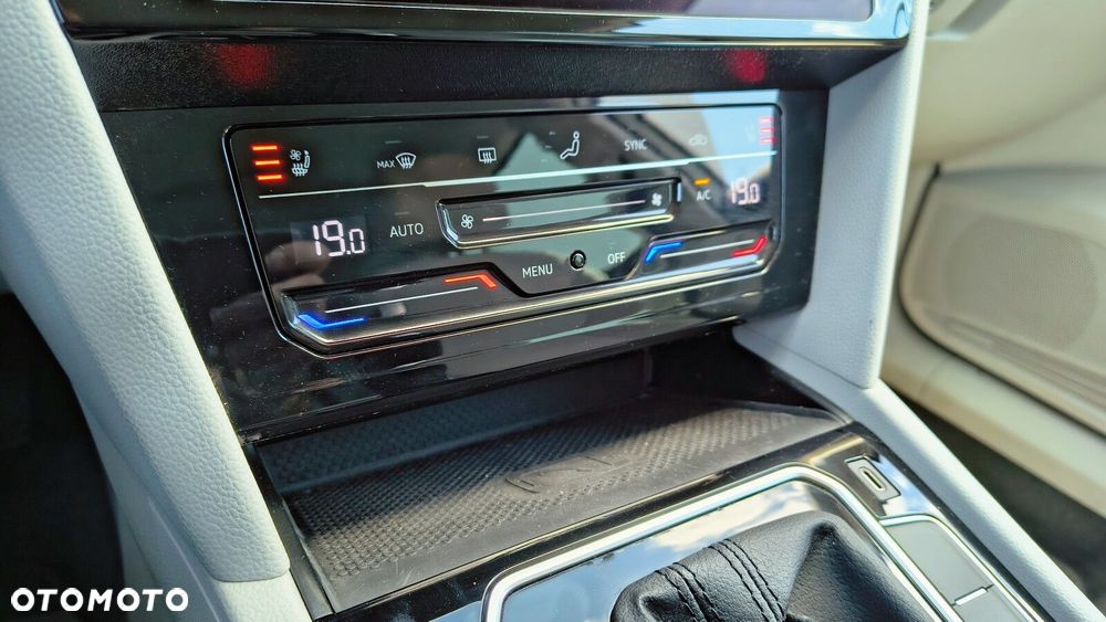 Volkswagen Passat Variant 2.0 TDI 4Mot Elegance DSG - 26