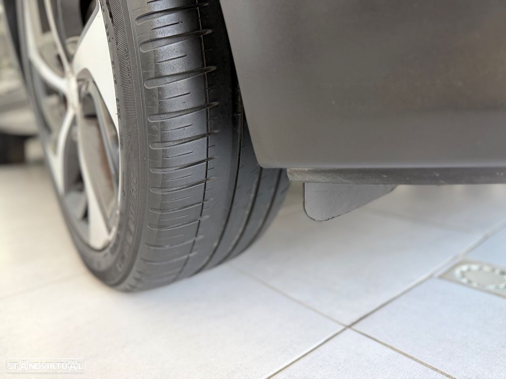 Hyundai Tucson 2.0 CRDi 4WD Auto Premium - 42