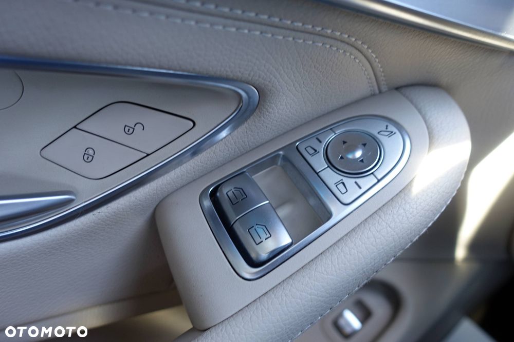 Mercedes-Benz Klasa C 200 4Matic 9G-TRONIC - 29