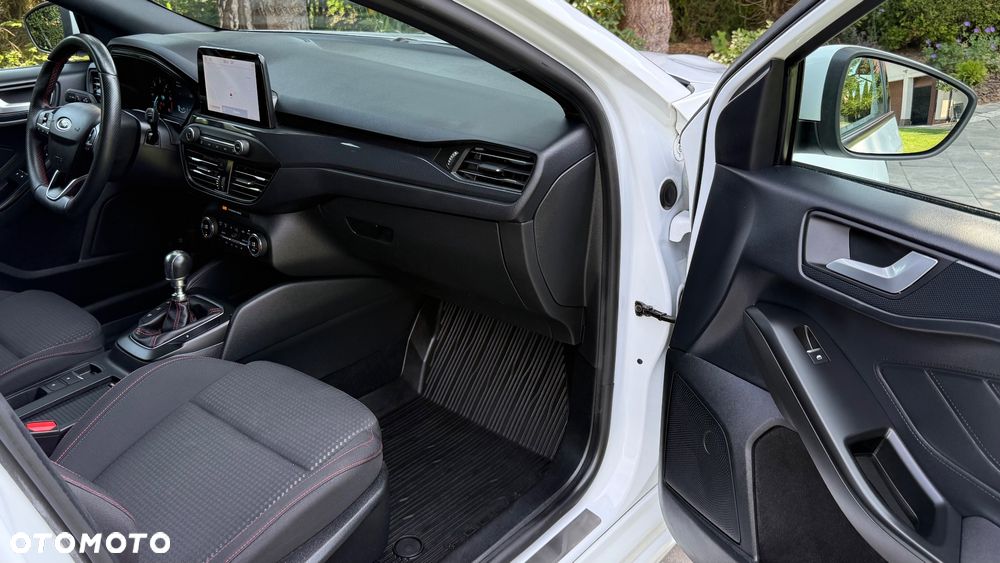 Ford Focus 1.5 EcoBlue Start-Stopp-System ST-LINE DESIGN - 18