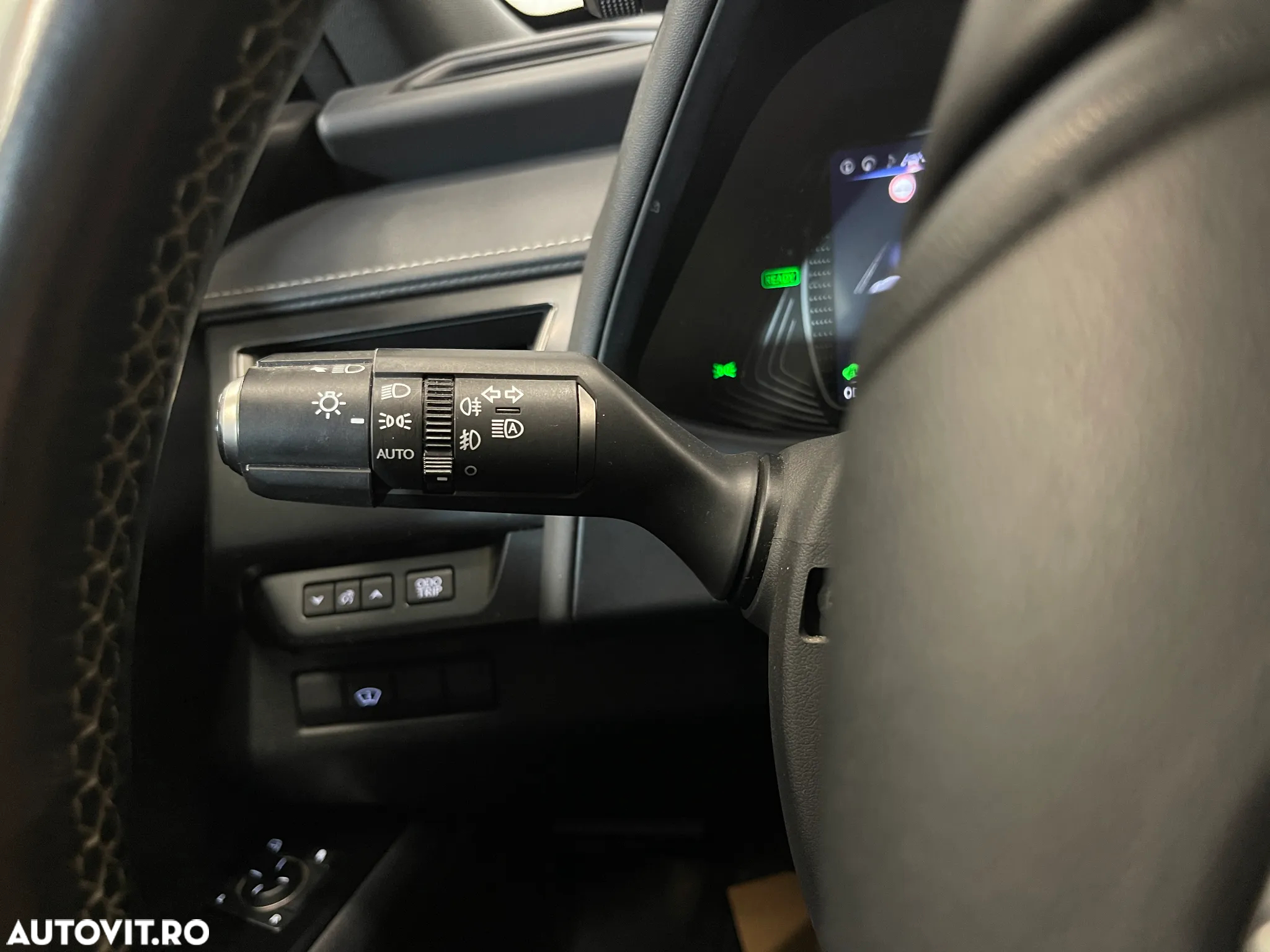 Lexus UX 250h 2.0L HEV 20H- (178 HP) 4X4 CVT Luxury - 25