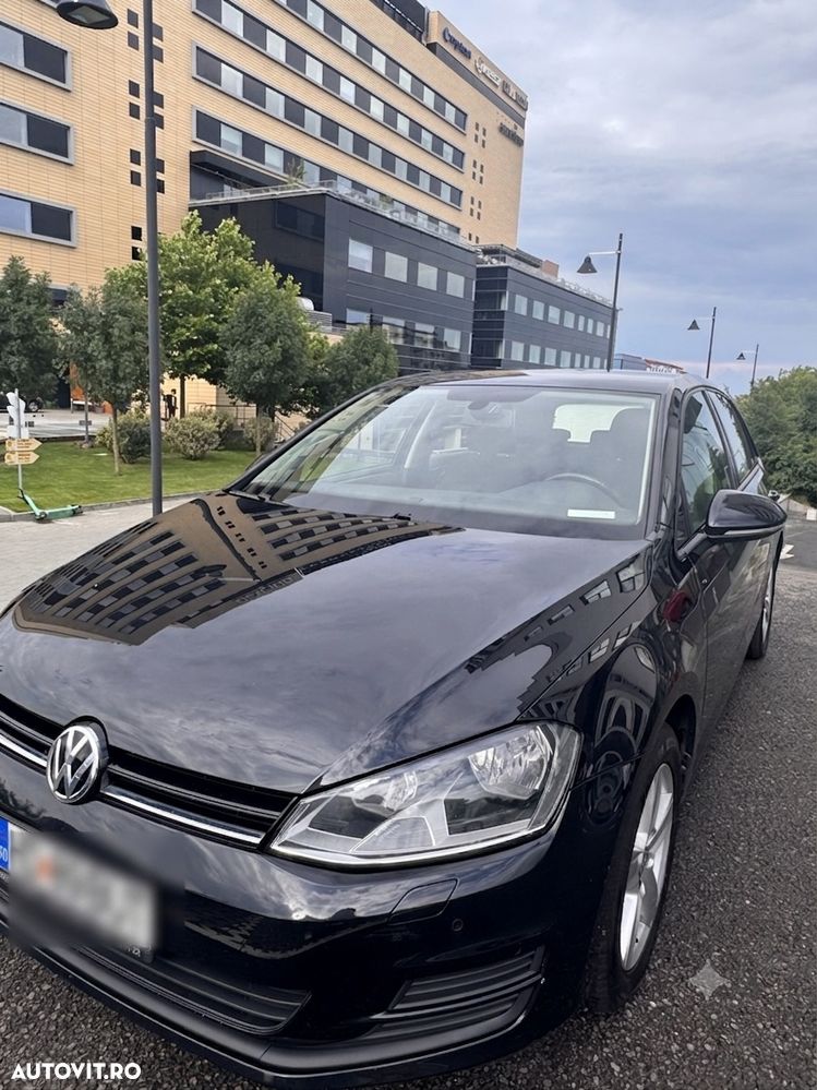 Volkswagen Golf - 1