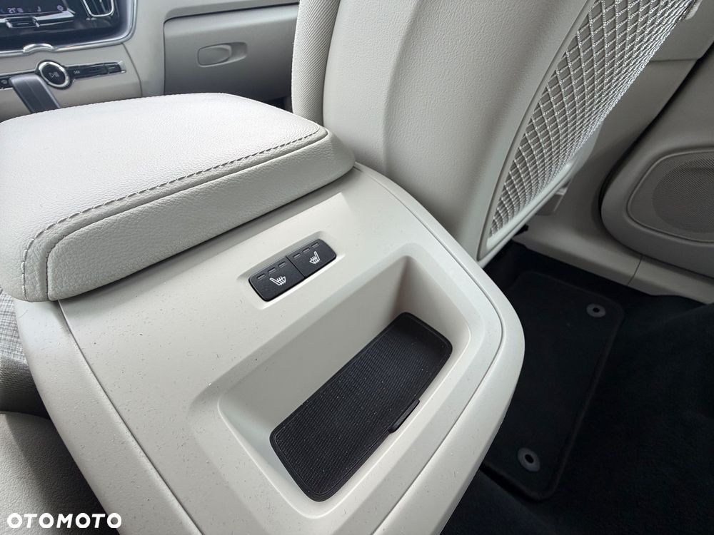 Volvo XC 60 B4 D AWD Core - 26