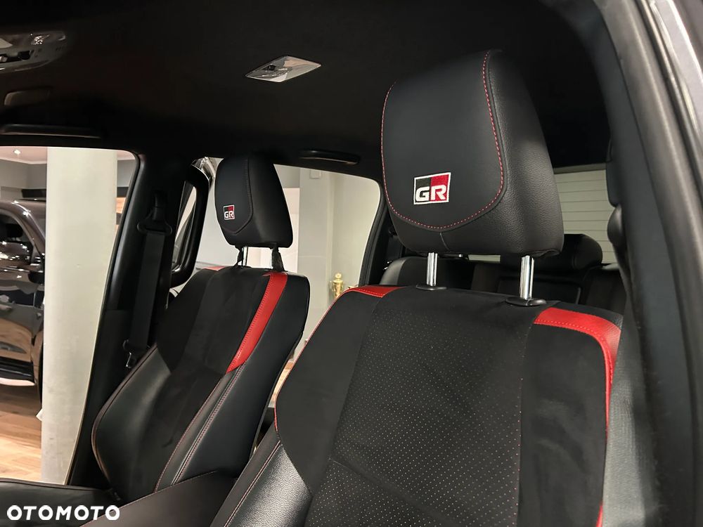 Toyota Hilux 2.8 D-4D Double Cab GR Sport 4x4 - 26