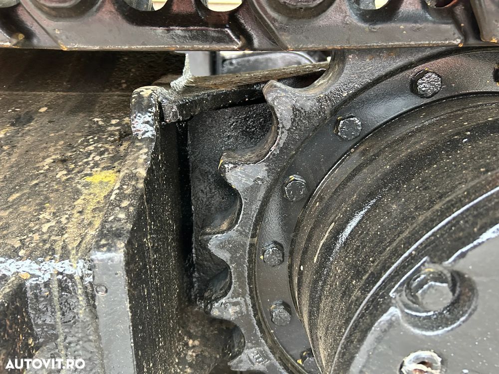 Hitachi ZX135US - 16