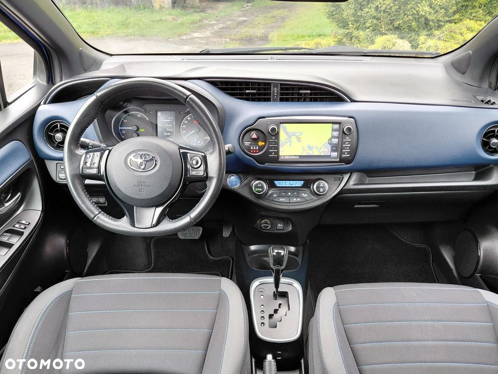Toyota Yaris Hybrid 100 Selection Platinum - 8